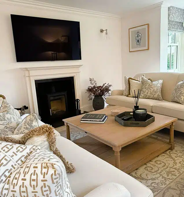 country-home-lounge-featured